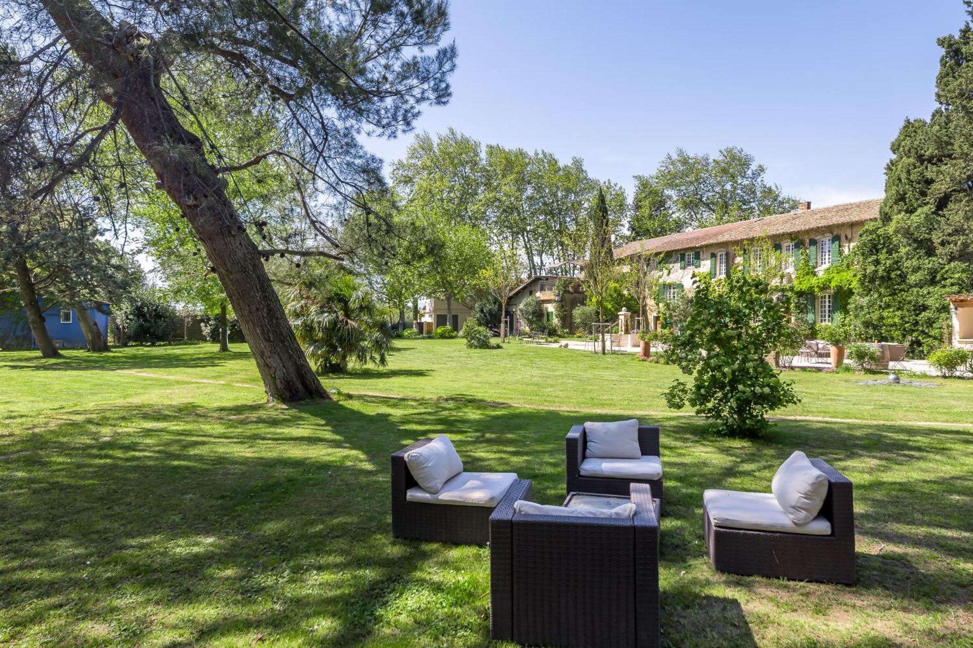 Domaine De Rhodes 3* Aviñón